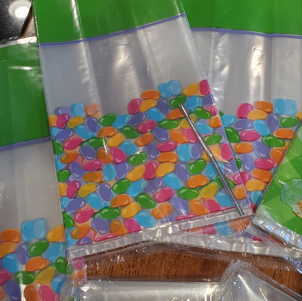 OVER 1,000 CELLO BAGS / TREAT BAGS AND CAKE POP STICKS BAKING